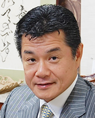 株式会社KMC 小林整骨院グループ 代表取締役兼総院長 小林英健