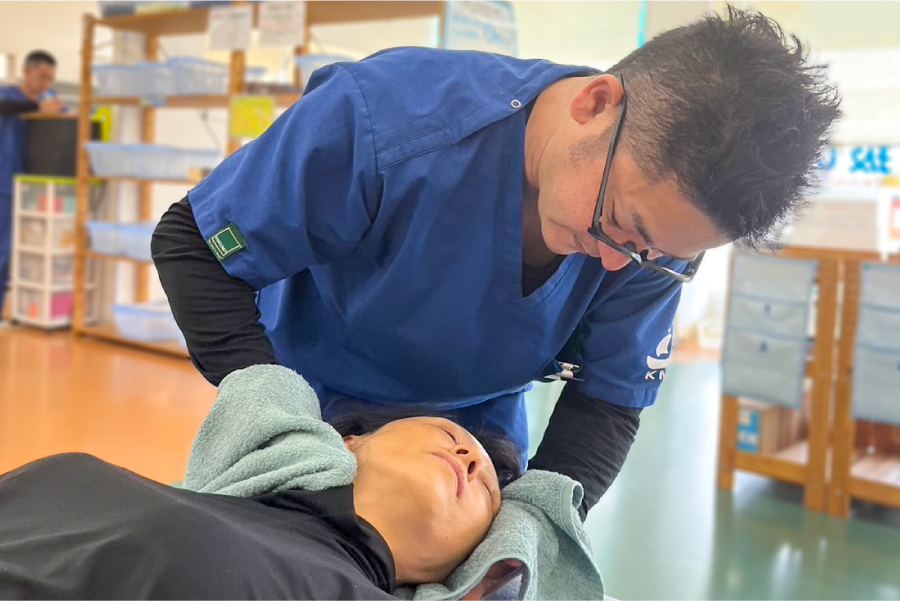 小林整骨院 新居 施術