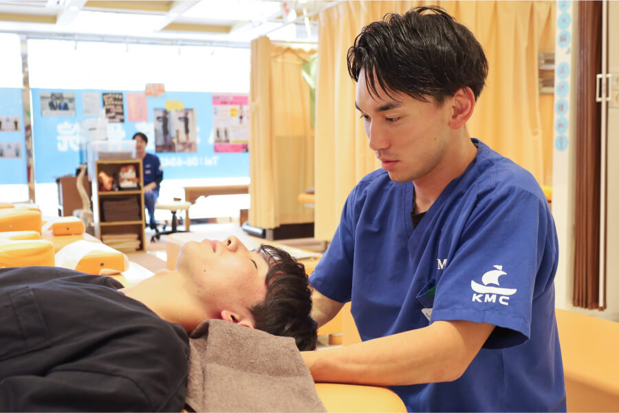 小林整骨院 西梅田 施術