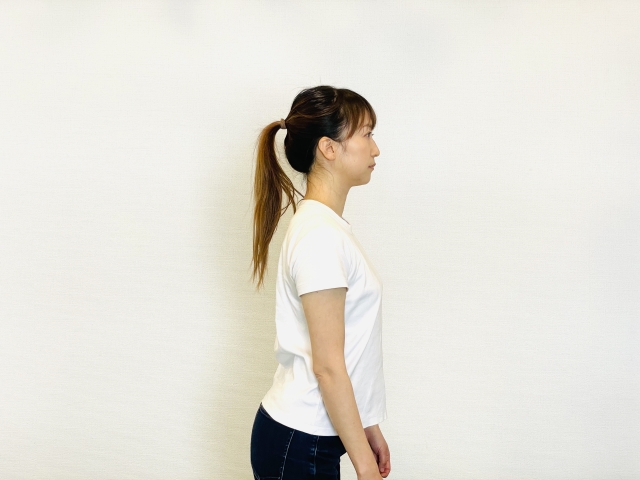 腰が反っている見た目の歪み