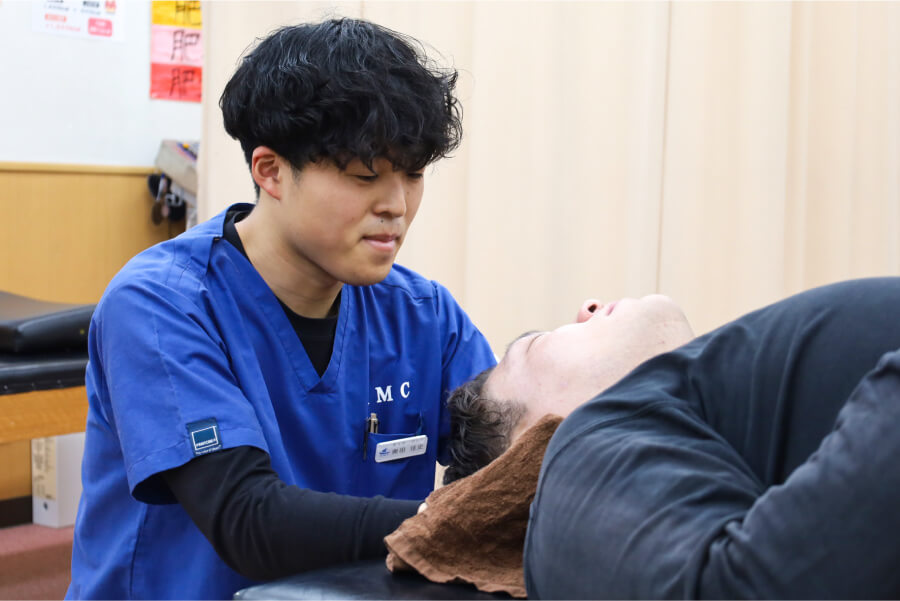 小林整骨院 梅田 施術