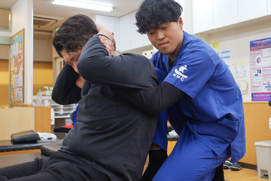 小林整骨院 梅田 骨格矯正